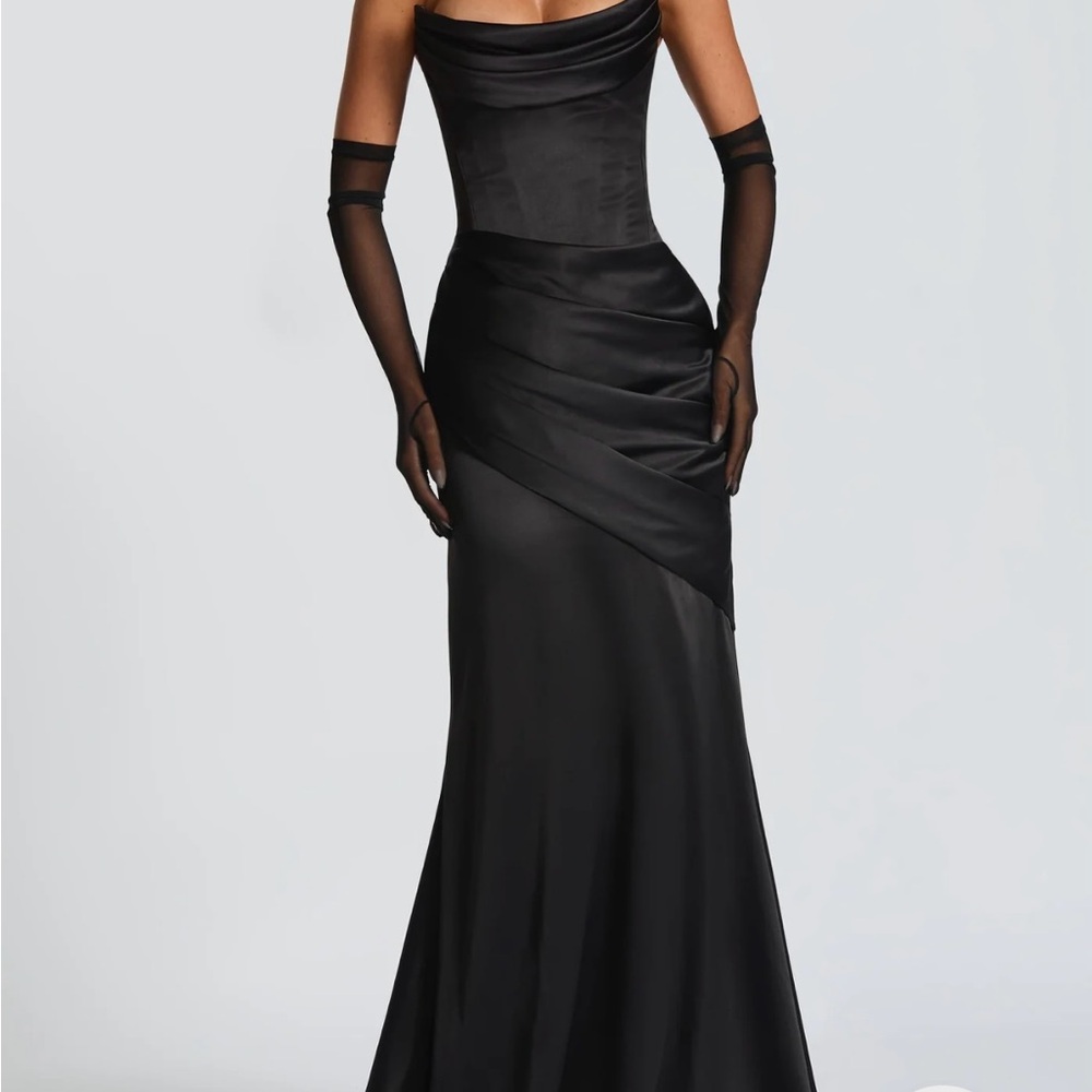 Sophisticated Black Maxi Dress